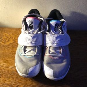 Had many different colors on the shoe Size 10.5 and Brand Nike